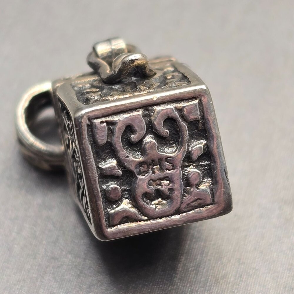 VTG 925 Sterling Silver 3D Prayer Box Pendant .75" Repoussé Design Signed DHS - Picture 8 of 12
